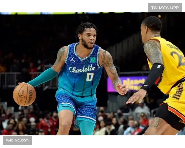 特写:布雷斯特球员投诉图卢兹禁区内手球,VAR介入核查。